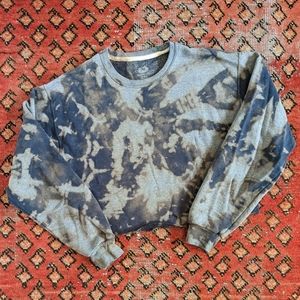 MEDIUM - Reverse Tie Dye Cropped Sweatshirt